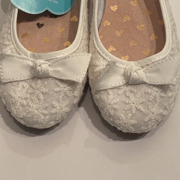 White sparkly toddler girls size 13 dress shoes nwt bow flowers - Picture 3 of 12